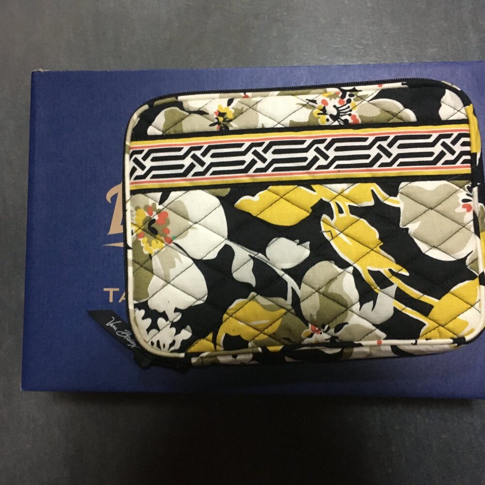 Vera Bradley E-Reader Sleeve, Large Dogwood Print - Picture 2 of 3